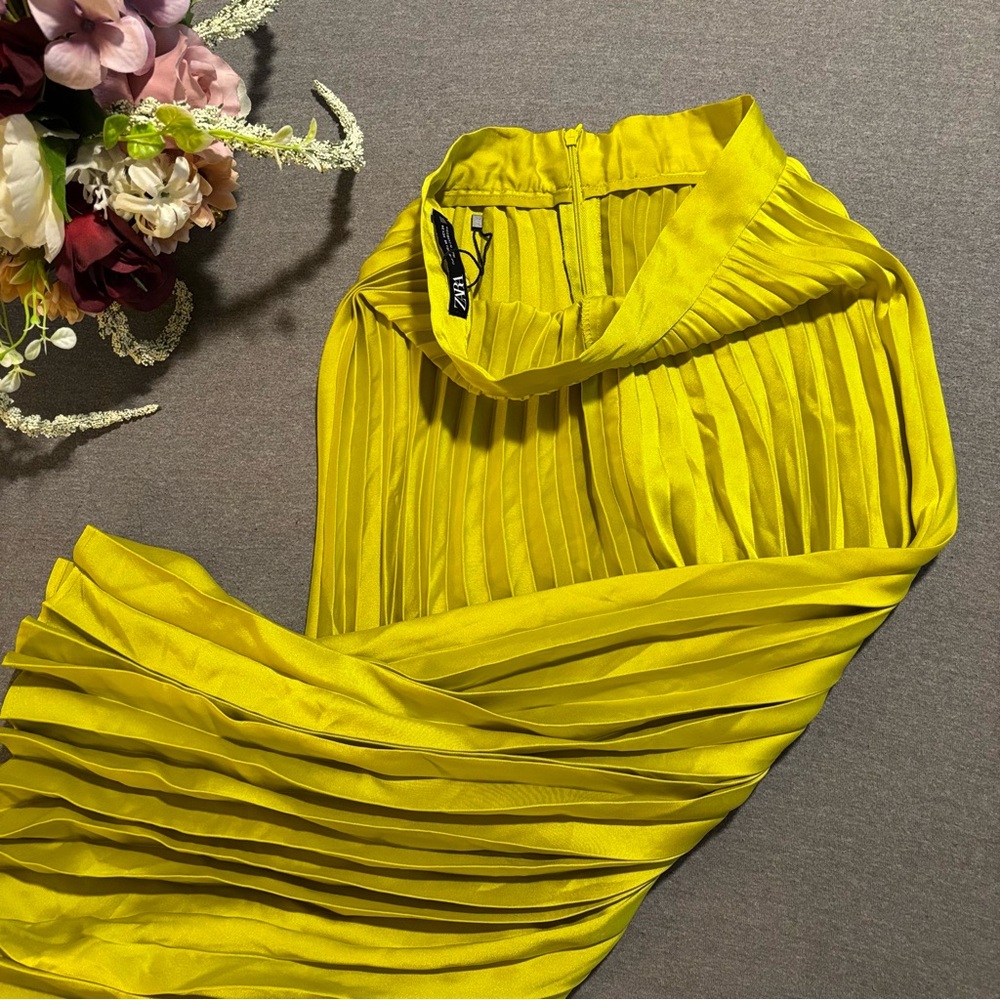 Zara limited edition neon green pleated midi skirt - Picture 9 of 15